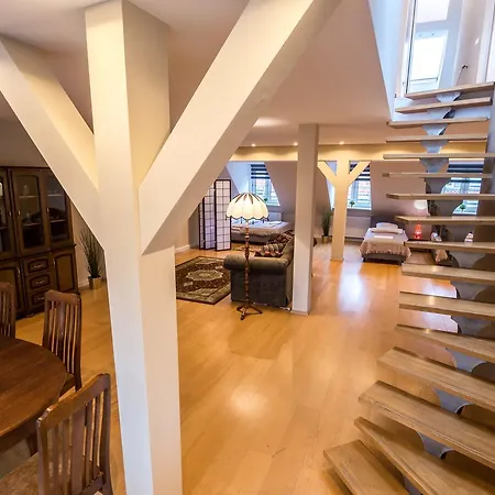Unique Market Square Penthouse Апартаменты