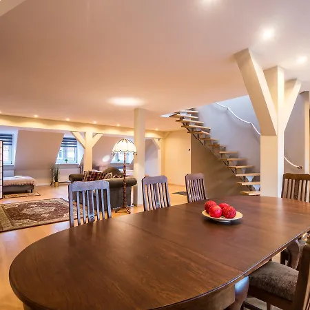 Unique Market Square Penthouse Апартаменты *