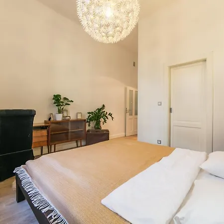 Unique Market Square Penthouse Апартаменты *