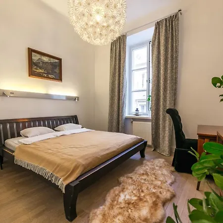 Unique Market Square Penthouse Апартаменты *