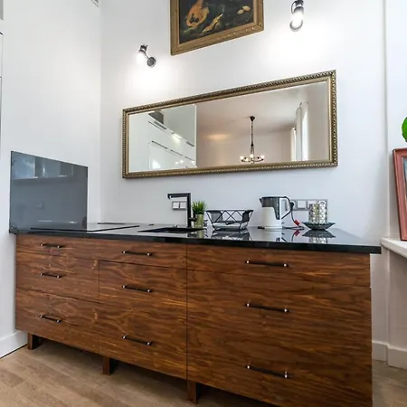 Unique Market Square Penthouse Апартаменты